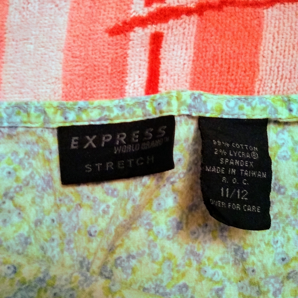 Express vintage & Unique floral mini skirt - Picture 3 of 5